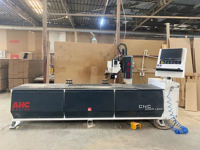 AHC Cnc Door Lock Kol Kilit ve Menteşe Açma Makinesi (2024)