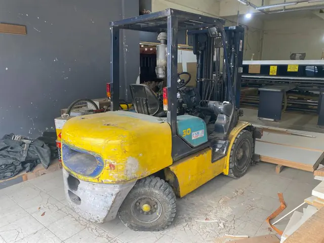 Komatsu FD-30 Tr 12 Forklift (2008)