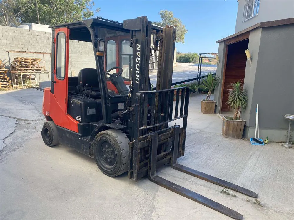Doosan D305-3 Dizel Forklift (2010) — 4/12