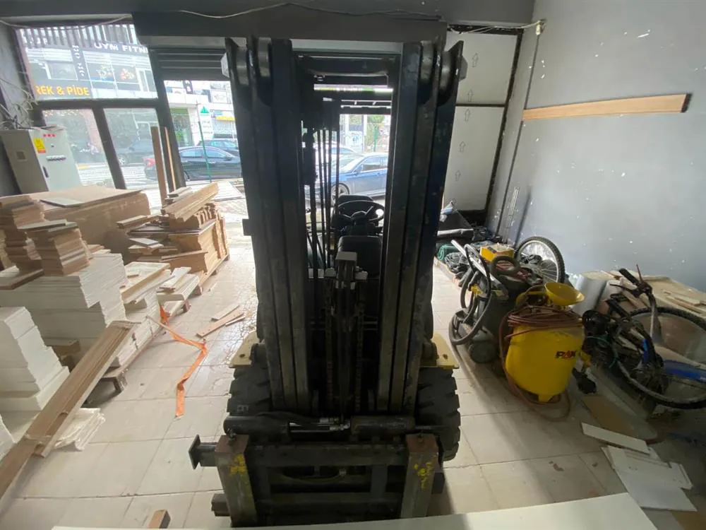 Komatsu FD-30 Tr 12 Forklift (2008) — 3/5