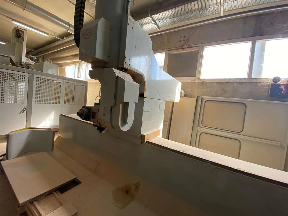 Pade Omega CNC Router (2009) — 6/10