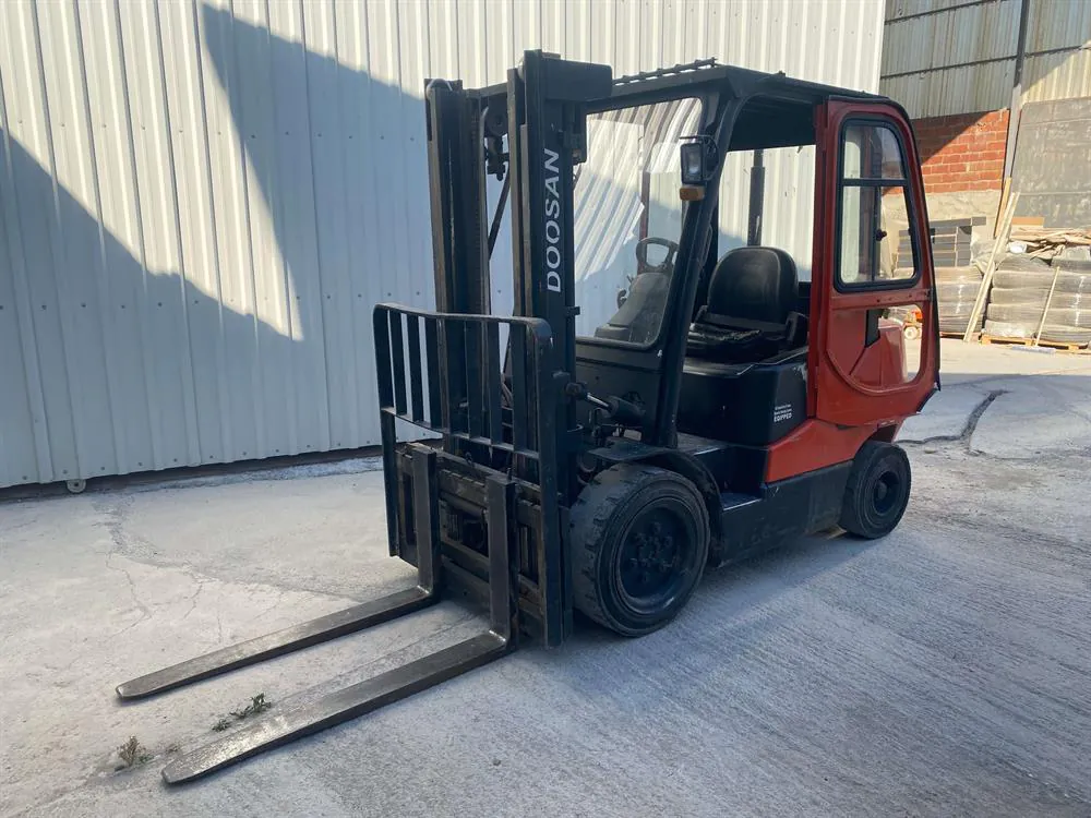 Doosan D305-3 Dizel Forklift (2010) — 2/12