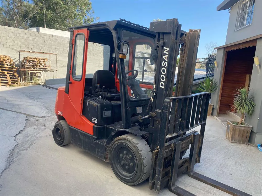 Doosan D305-3 Dizel Forklift (2010) — 6/12
