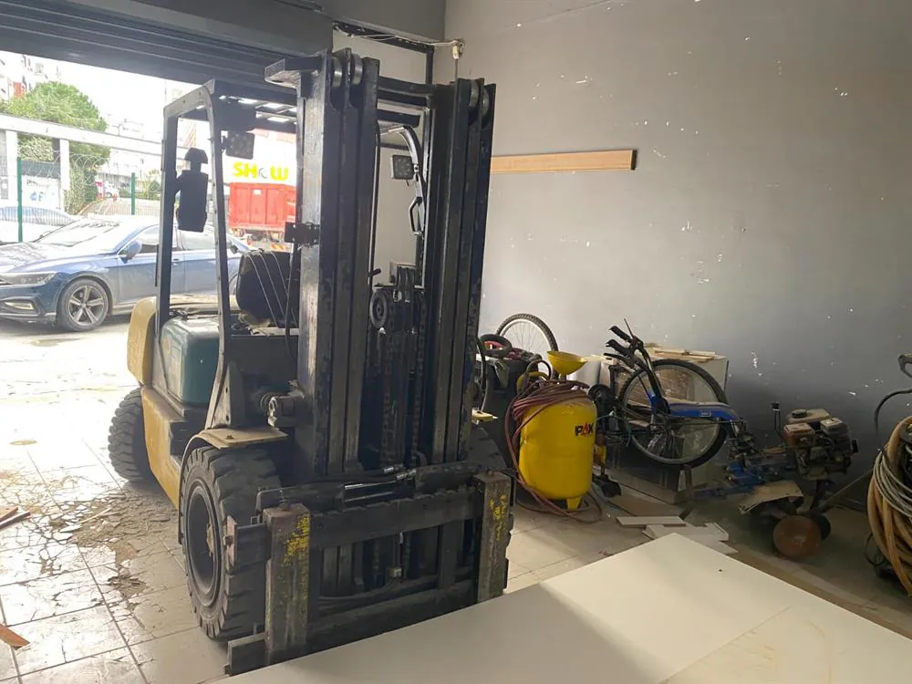 Komatsu FD-30 Tr 12 Forklift (2008) — 4/5