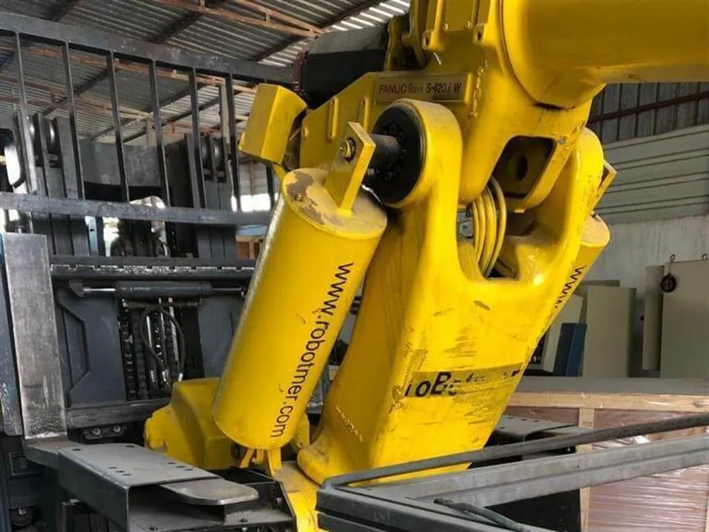 Fanuc S-420 i W Endüstriyel Robot (1997) — 2/7