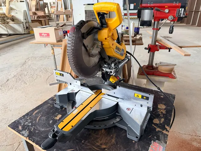 Dewalt XR FLEX Gönye ve Profil Kesim Makinesi