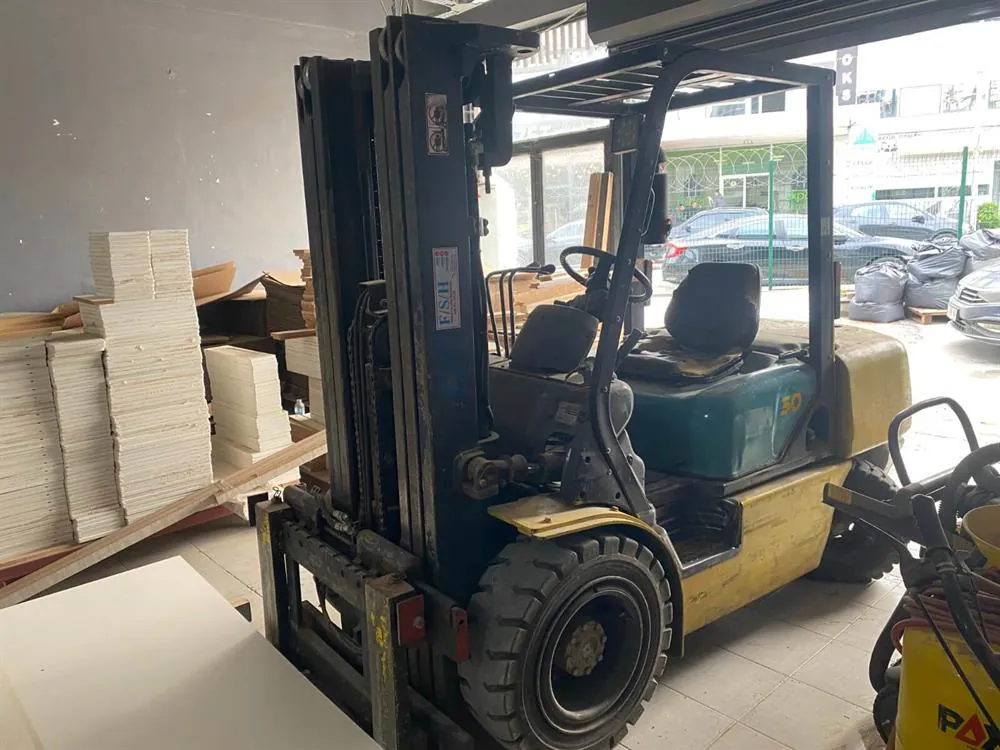 Komatsu FD-30 Tr 12 Forklift (2008) — 2/5