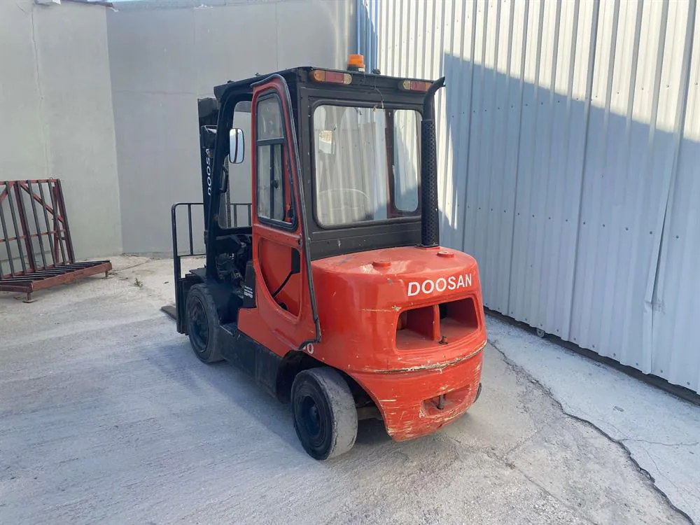Doosan D305-3 Dizel Forklift (2010) — 7/12